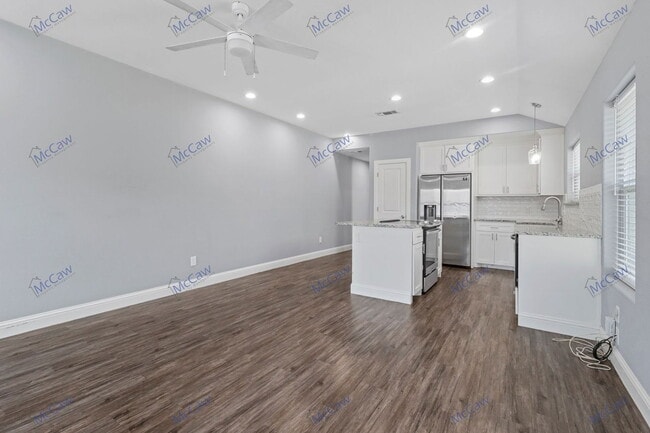 Photo - 806 N Broughton St