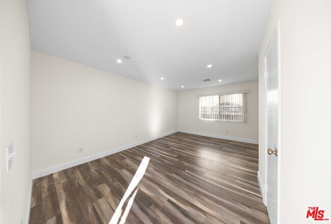 Photo - 14112 Delano St Unit 3