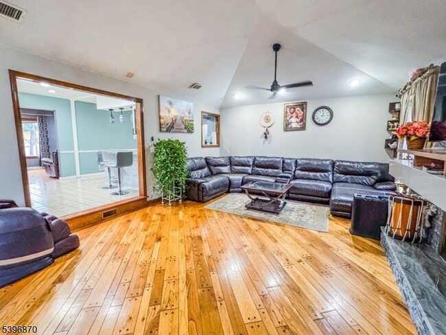 Photo - 617 Sycamore St