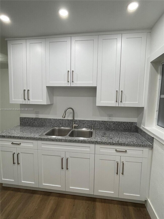 Photo - 2770 SW 34th Ct