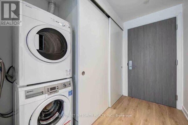 Photo - 161 Roehampton Ave Unit 1609