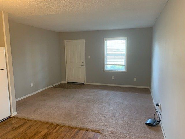 Photo - 301 E 12th St Unidad 8