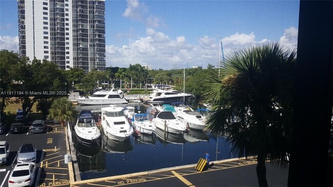 Building Photo - 3401 N Country Club Dr Unit 412