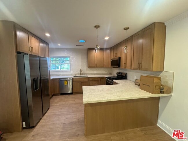 Building Photo - 6542 Zelzah Ave