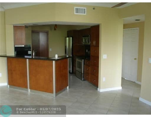 Photo - 3215 NE 184th St Unidad 14403