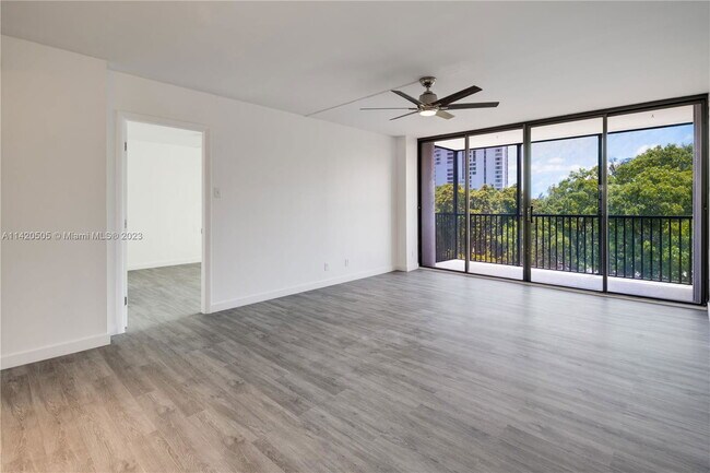 Photo - 3401 N Country Club Dr