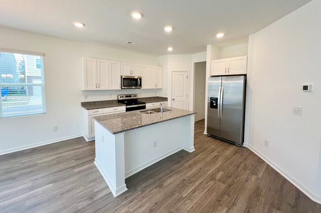 Photo - 1649 Stanley St