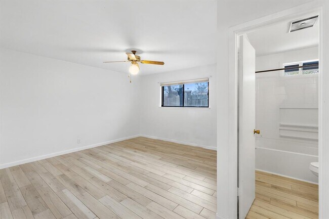 Photo - 1303 Barrington Dr