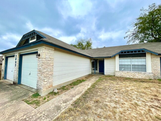 Cute 2/1 Duplex in North Austin! - Cute 2/1 Duplex in North Austin! House