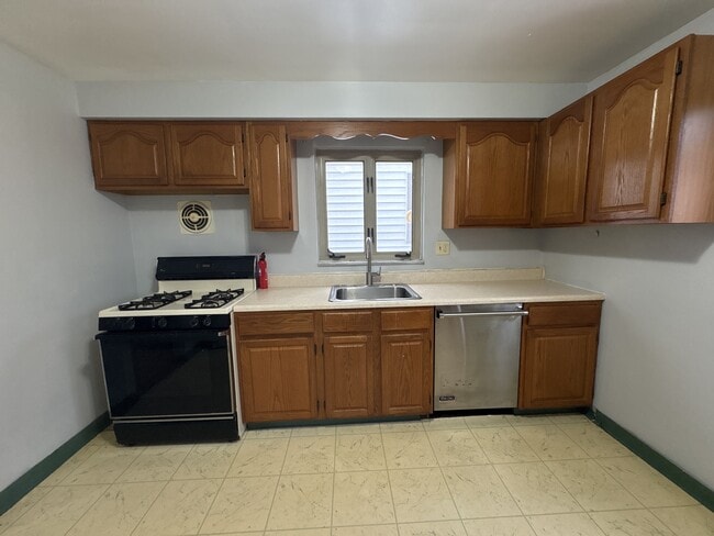 Photo - 508 Wyncotte St