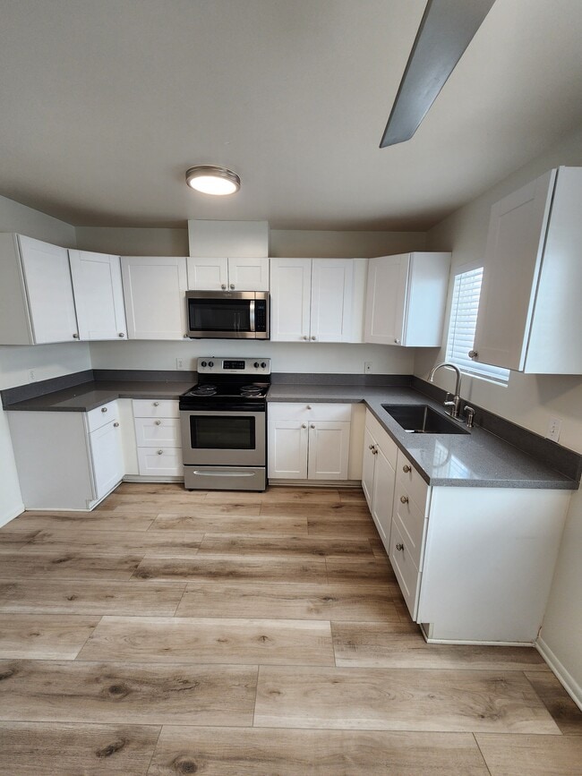 Building Photo - 1170 Fountain St Unit 6 Rental