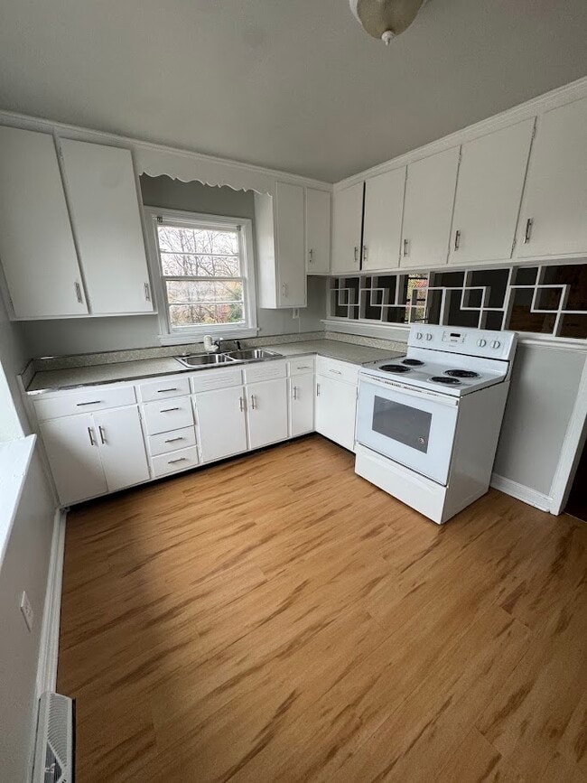 Photo - 1408 NW Downing St