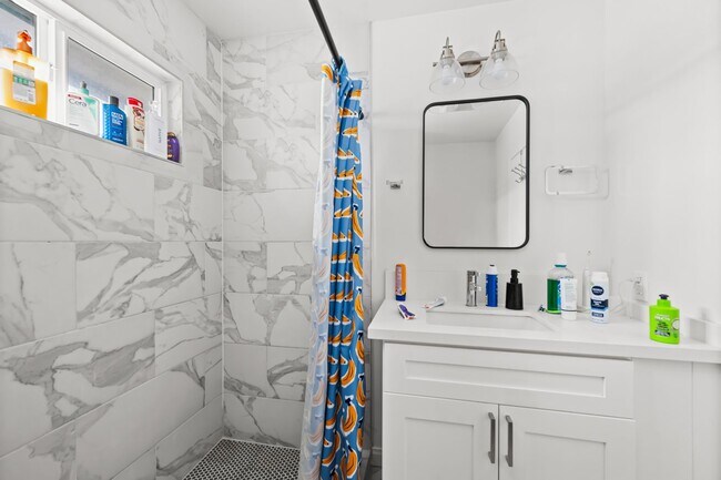 Photo - 2 kitchens + no back house!