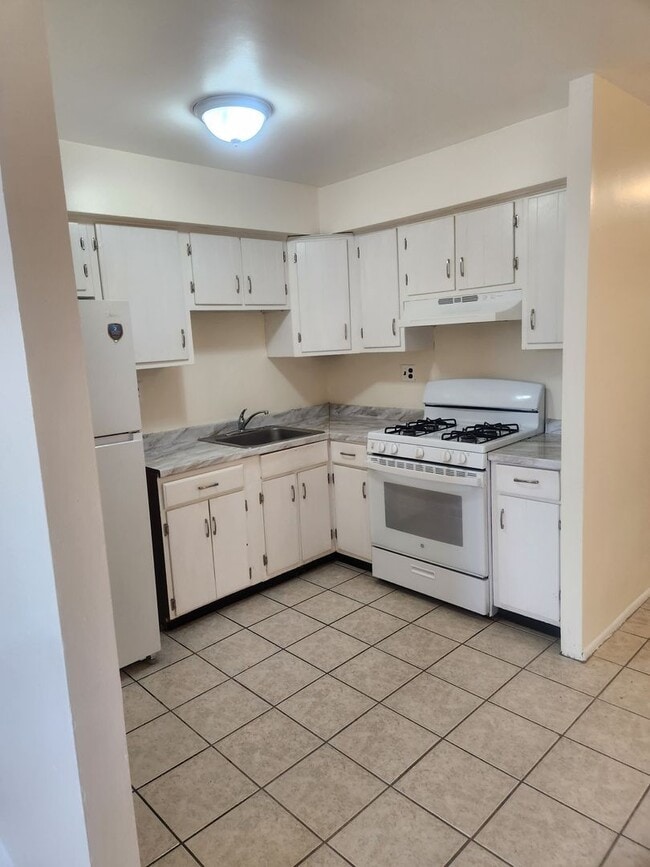 Photo - 4320HOWELL UNIT A &amp; B Unit B