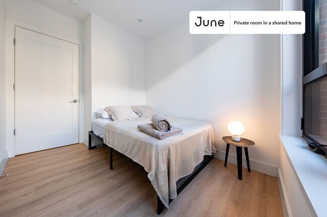 Room in Shared 4 bed/2 bath home in Dupont Circle