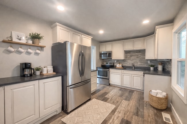 Photo - 2 bed 2 bath home with expansive garage and lot's of updates!