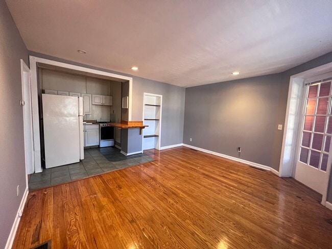 Building Photo - 19 College Ave NE Unit 15 College Ave NE -  4 Rental