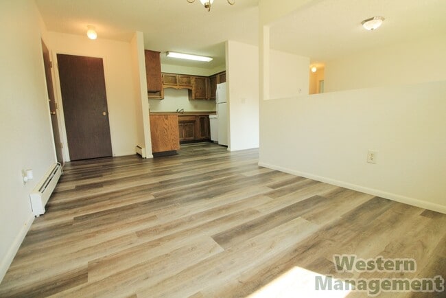 Building Photo - 1221 Yellowstone Ave Unit #A