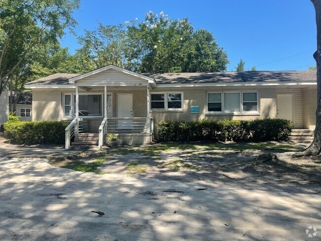 Building Photo - 3 Bedroom 2 Bathroom House with Bonus  Room