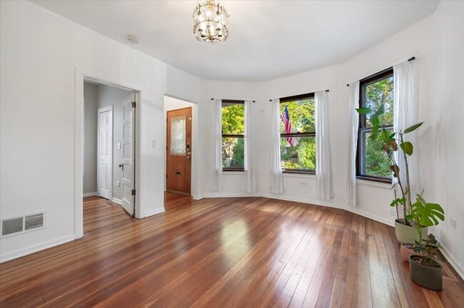 Photo - 3450 N Hamlin Ave