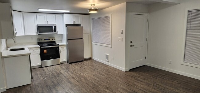 Building Photo - 5823 202nd St SW Unit #1