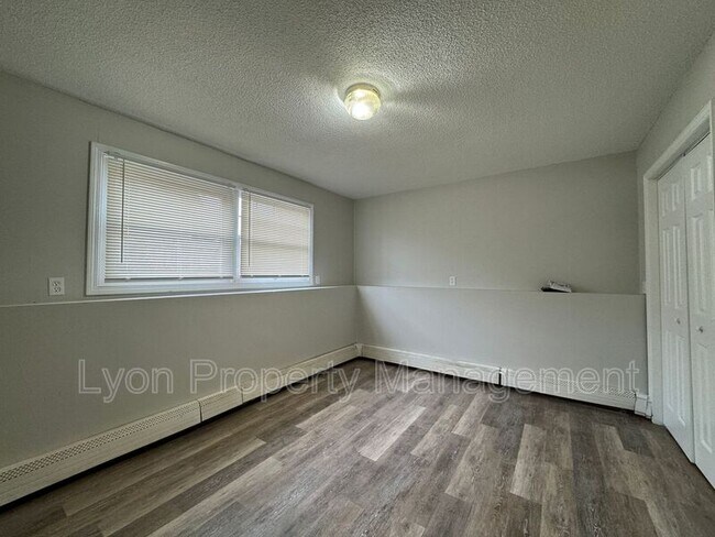 Photo - 235 Weeden St Unit 2