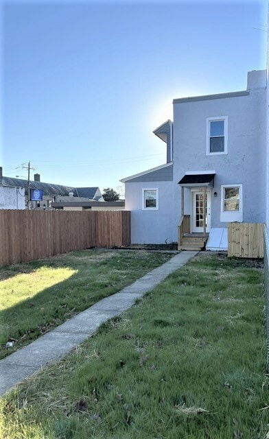 Building Photo - 19 W Winona Ave Rental