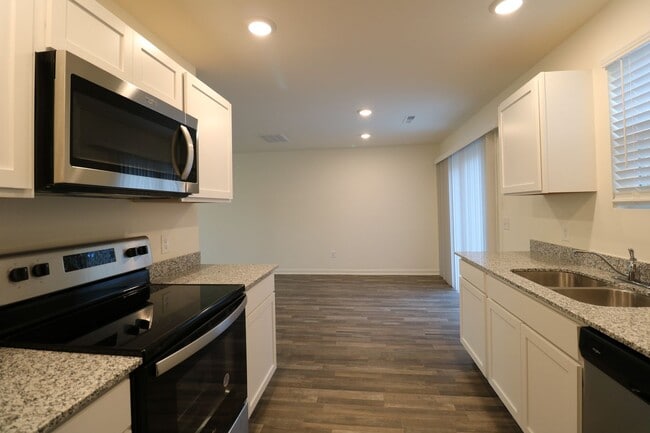 Photo - 757 Whitney Rd