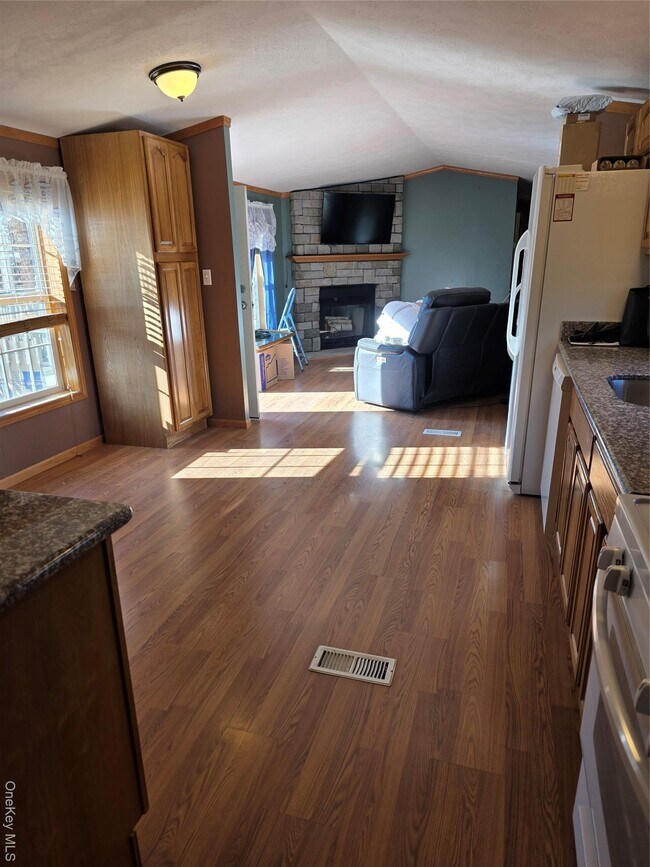 Photo - 8 Greenrose Dr