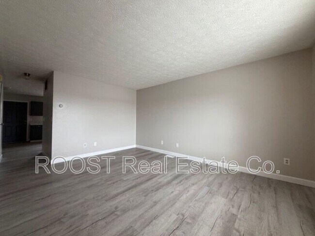 Photo - 6972-6996 Joesph Steet