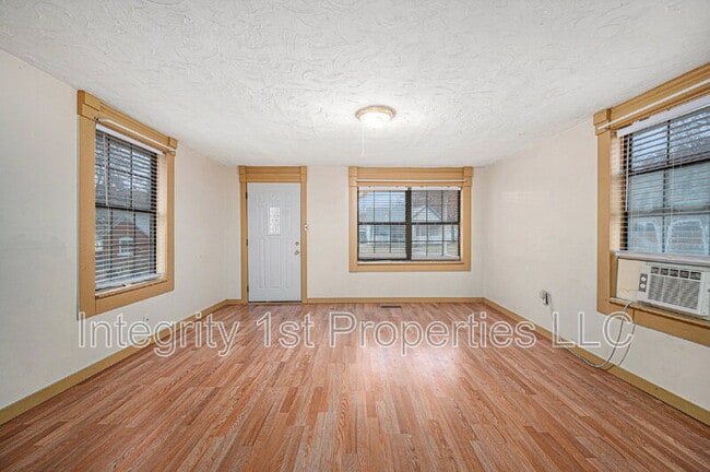 Photo - 618 N 11th St