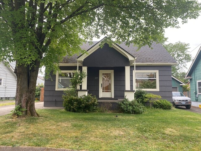 Building Photo - Arbor Lodge Bungalow!