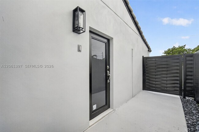 1011 NW 30th Pl Unit 1
