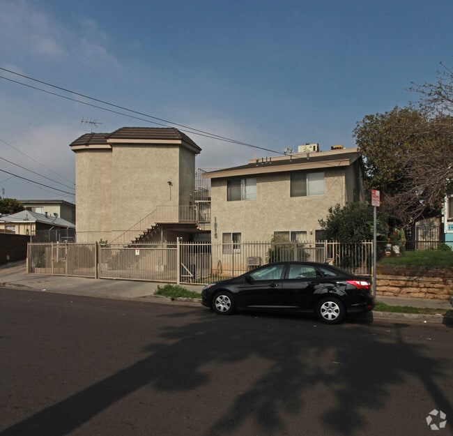 1815 E 2nd St - 1815 E 2nd St