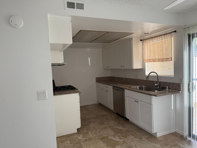 Kitchen - 1340 E Stearns Ave Rental