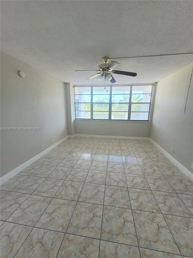 Photo - 2025 NE 164th St Unit 319