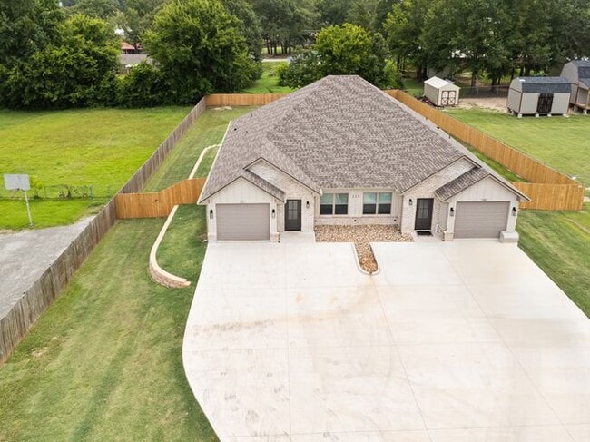 Building Photo - 225 S Pine St Unit 101