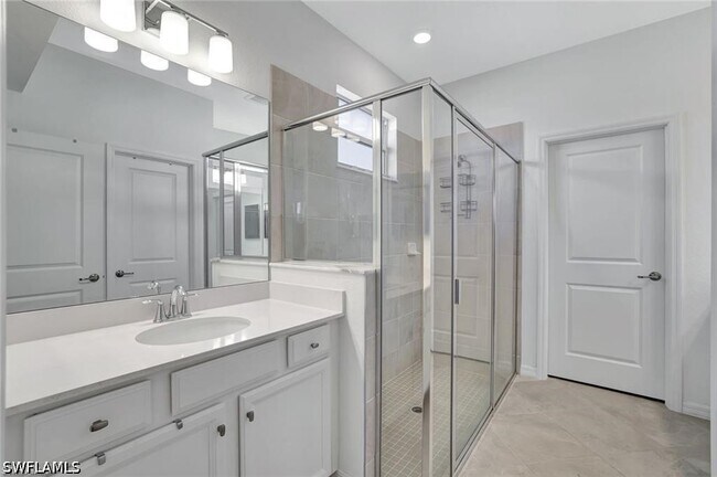 Photo - 2567 Vine Ave