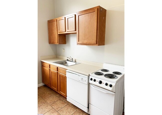 Building Photo - 3300 Jefferson Ave Unit 3300-02