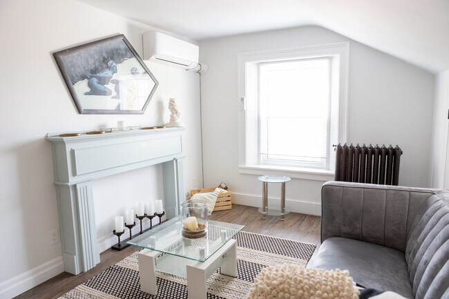 Photo - 2014 Edinburgh Dr Unit ID1226157P