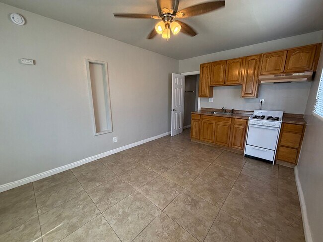 339 E 19th St Unidad D