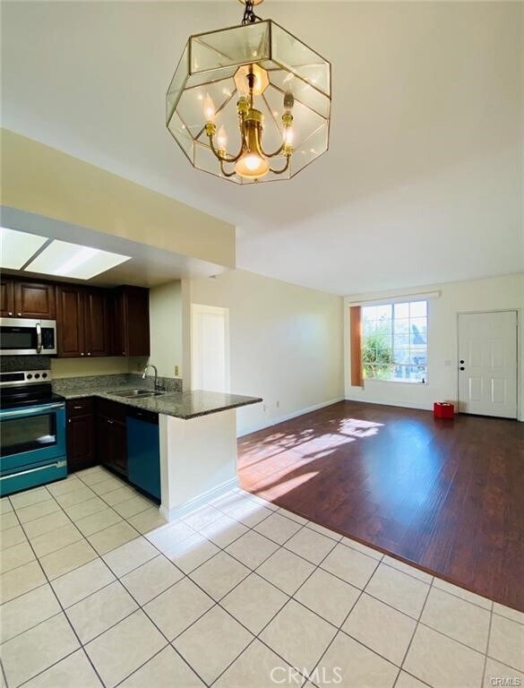 Photo - 27 Alicante Aisle