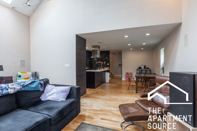 Photo - 1939 N Winchester Ave Unit CH