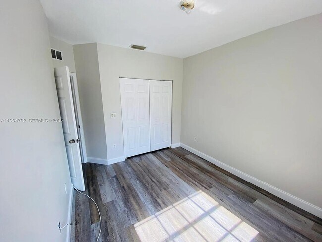 Photo - 4947 SW 135th Way