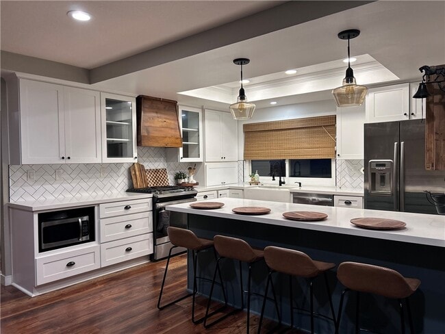 Photo - 701 Longfellow Dr