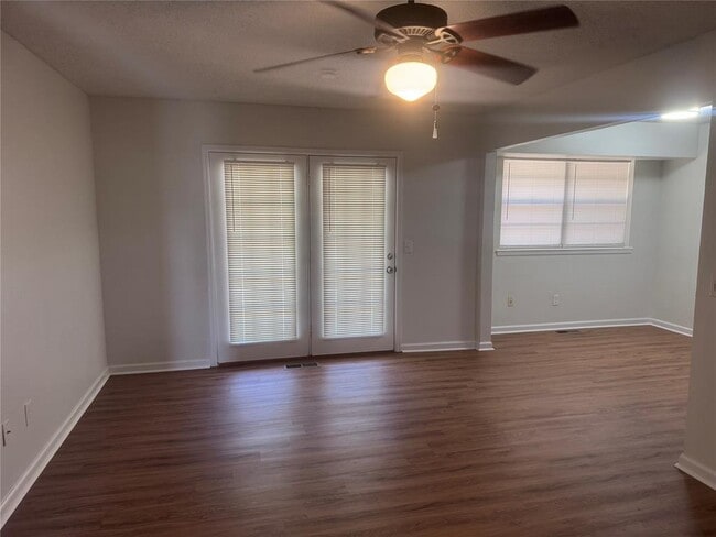 Photo - 425 Meadow Lake Dr