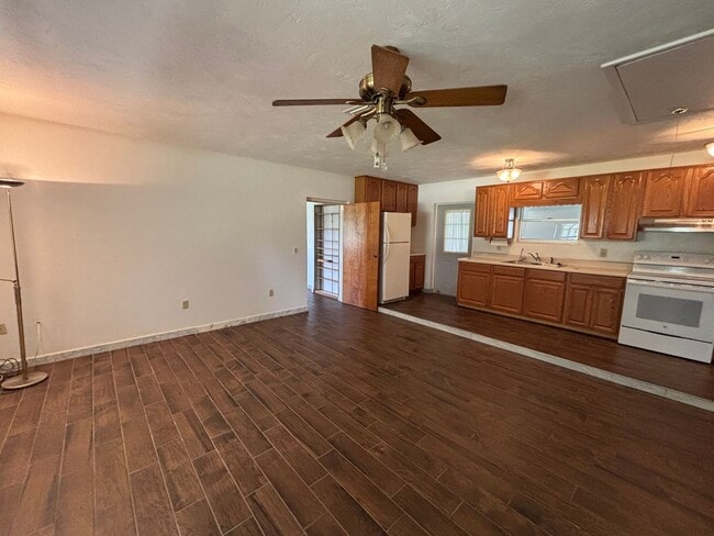 Photo - Large 2/2 in the country - No carpet