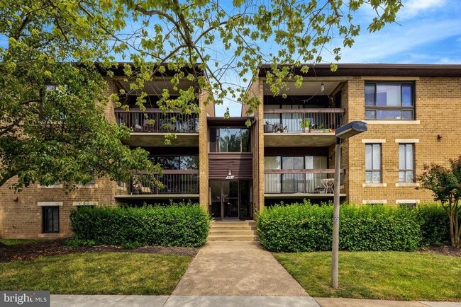 Building Photo - 551 Florida Ave Unit T-3