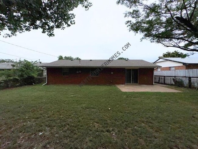 Building Photo - 3939 SE 14th Pl