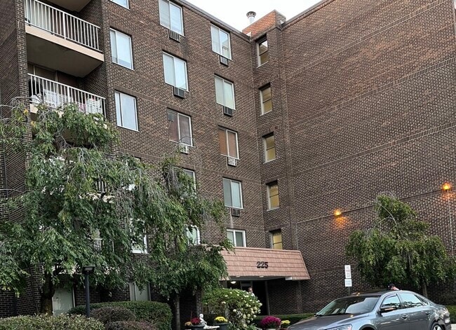 Building Photo - 225 S Rohlwing Rd Unit 206 Rental